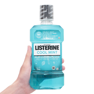 Nước súc miệng Listerine Cool Mint giúp hơi thở thơm mát chai 750ml